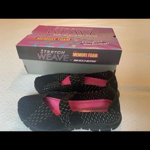 Skechers stretch weave shoe with Memory Foam-  8.5 wide width